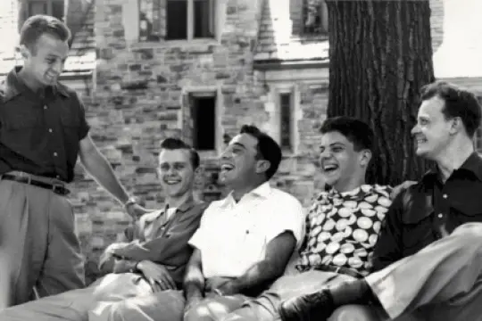 20多岁男士的时尚穿搭指南：既利落又休闲