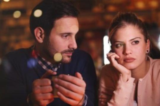 与患有阿斯伯格综合症的人相爱：8个实用建议