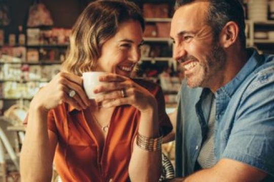 约会一个重视家庭的男人的10大理由