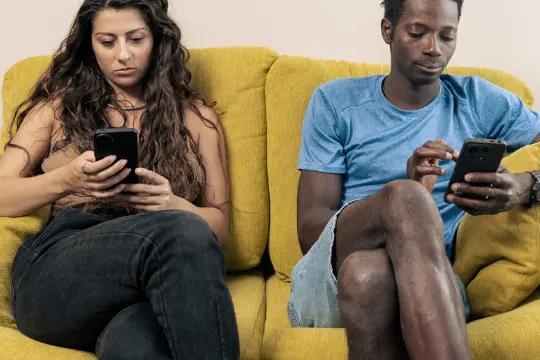 你和伴侣是否开始像室友一样相处？请尽快点击了解