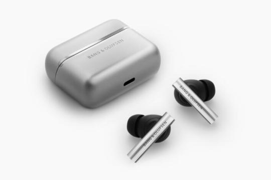 Bang & Olufsen 1500美元Beo Grace耳机：如珠宝般精工打造，音质媲美录音室设备