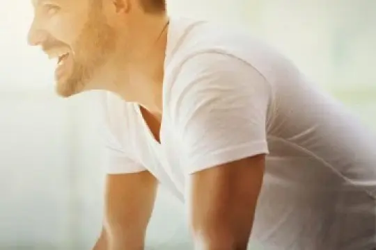 用这些专业护肤技巧巧妙掩盖宿醉痕迹