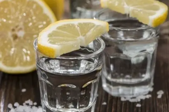 喝龙舌兰酒如何让你看起来更有魅力——真的