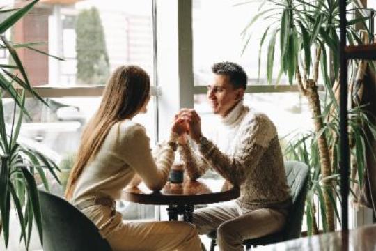 聊天阶段与约会阶段的区别：16个迹象表明你已进入约会阶段