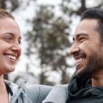 25个迹象表明一个男生喜欢你但感到害怕