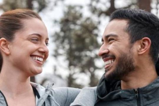 25个迹象表明一个男生喜欢你但感到害怕