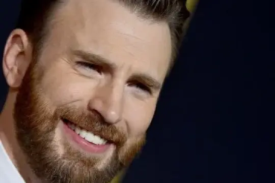 克里斯·埃文斯借NSFW照片意外鼓励大家投票