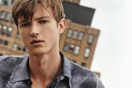 理发专家揭秘：明年最流行的男士发型趋势