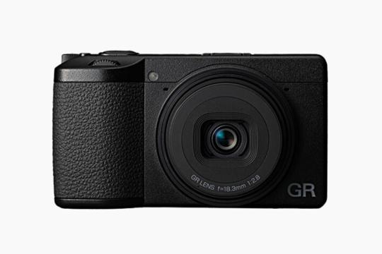 理光GR IV HDF：为传奇口袋相机增添复古梦幻滤镜，专属按钮轻松切换