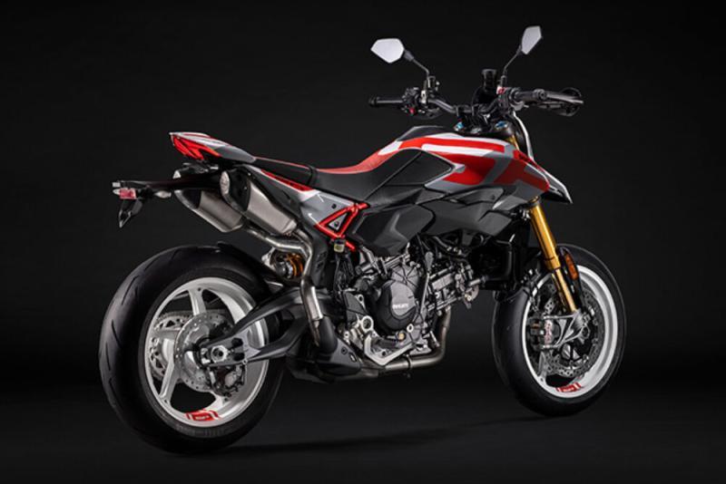 2026 Ducati Hypermotard V2 3