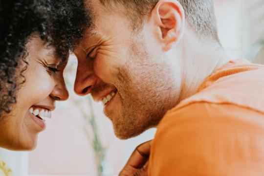 朋友间随意性爱的利与弊探讨