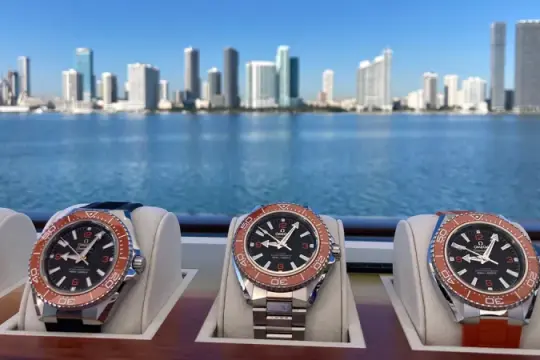 欧米茄发布全新一代海马深海之王系列，携手格伦·鲍威尔亮相