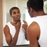 专家揭秘修复痤疮疤痕的最佳方法