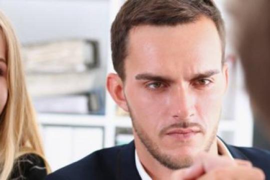 20个明确迹象表明阿尔法男性喜欢你