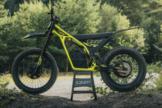 Triumph TXP电动儿童越野车：秒变越野与技巧赛两用车