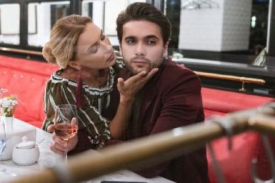 警惕！他可能同时在和另一个女人约会的五大迹象