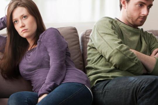 隐瞒秘密如何严重破坏你们的感情关系