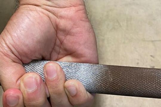 如何正确使用钩握法抓握杠铃