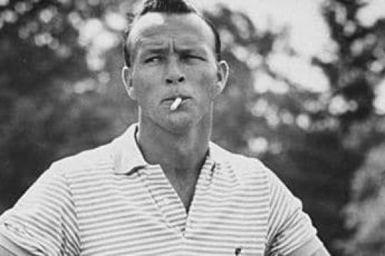 如何时尚地穿搭Polo衫