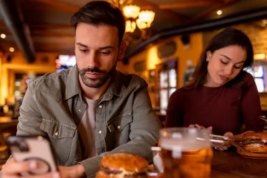 在感情争执中使用人工智能辅助，是否合乎伦理？