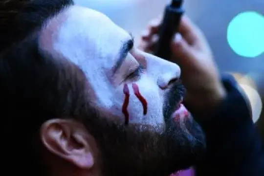 专业技巧教你快速卸除万圣节脸部彩绘