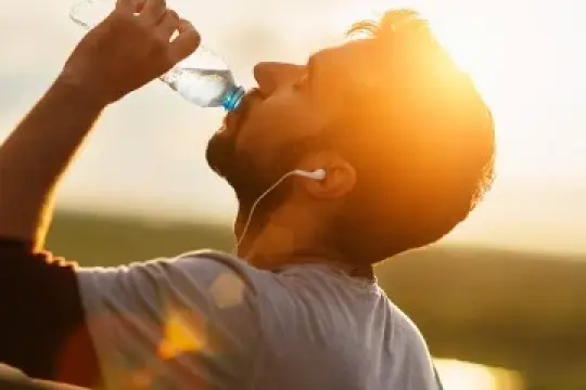 通过这些简单的生活方式改变，拥有更健康的肌肤