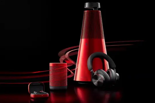 法拉利与Bang & Olufsen联手推出标志性红色耳机与音响系列