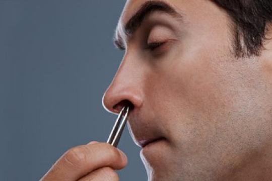 如何修剪鼻毛和耳毛