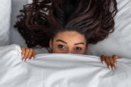 如何（以及为什么）鼓励女友独自探索她的快乐