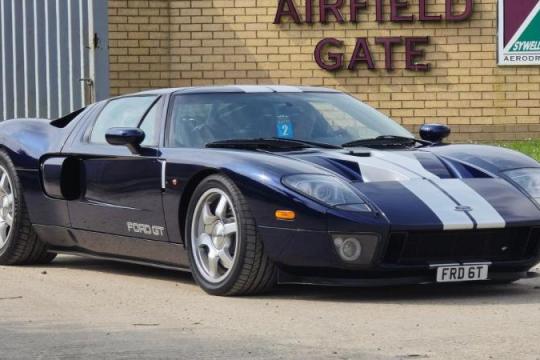 2005款福特GT如何重振美国超级跑车的自信