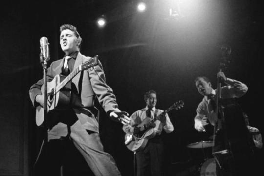 为摇滚之王量身打造：埃尔维斯·普雷斯利著名的粉红凯迪拉克故事