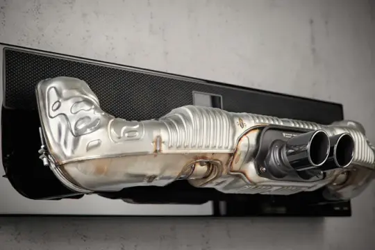保时捷设计将911排气管改造成高端音响条