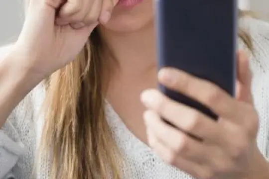 如何应对不愿承诺却又不肯放手的女孩