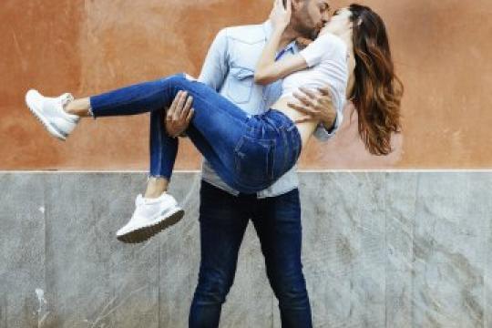 图解提升亲吻技巧的指南