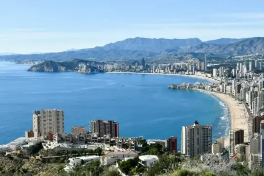 为什么贝尼多姆深受英国游客喜爱？