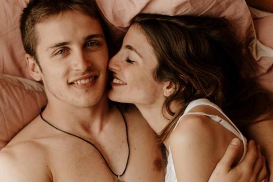 专家推荐：本月你必须尝试的9种性爱姿势