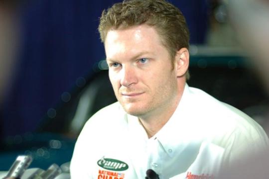 戴尔·恩哈特 Jr. 的影响力及其为何依然引领NASCAR人气