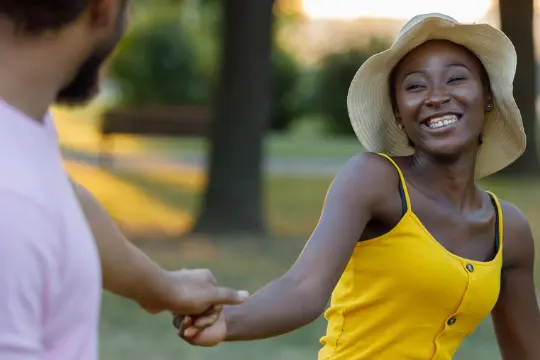 如何恰到好处地赞美你的暗恋对象，避免千篇一律的尴尬