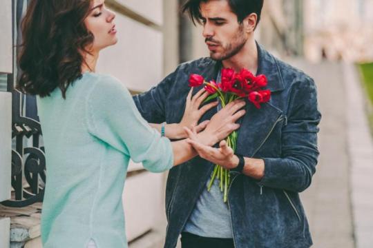 四个明确迹象表明你的前任不会回头，你需要学会放手