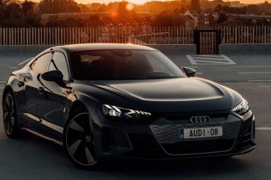 适合长途通勤与城市驾驶的9款混合动力车型推荐