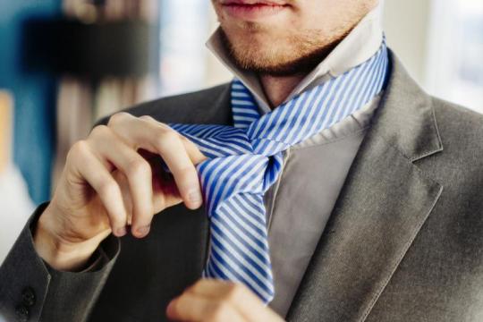 一步步教你掌握最常见的领带系法