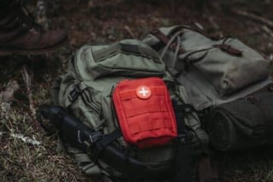 断电医疗指南：当救援无法到达时的生存医疗策略