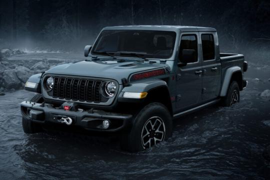 Jeep Gladiator Shadow Ops：中型皮卡市场首款出厂安装绞盘的战术利器