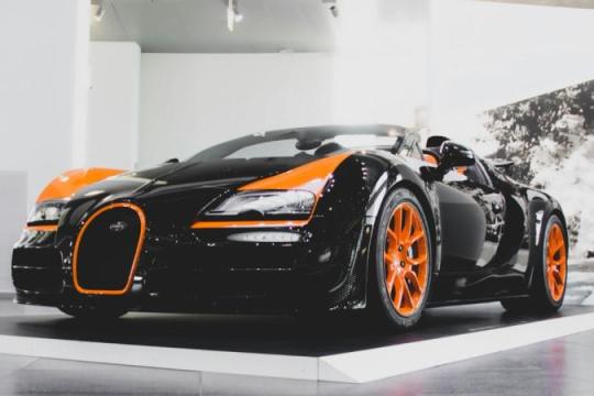 布加迪威龙：四轮上的物理奇迹