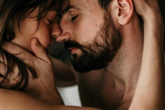 7个简单实用技巧，助你成为床上的快感大师