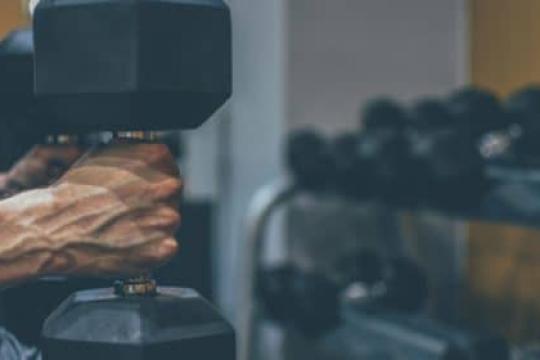 哑铃训练：增肌与力量提升指南