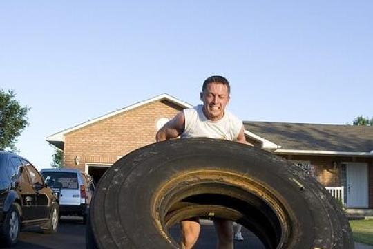 自制健身房：8种装备助你强身健体又省钱