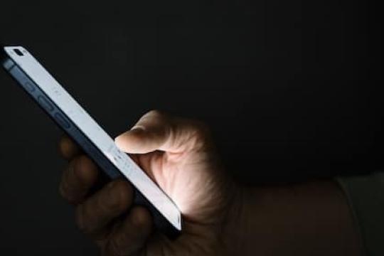 播客 #1054：熟悉生蔑视——数字交流的被忽视影响